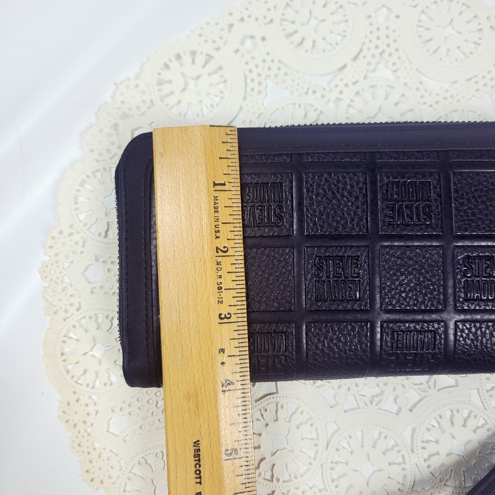Steve Madden Black Embossed Women's Zip-Around Wristlet Wallet Wrist Strap - Picture 7 of 7
